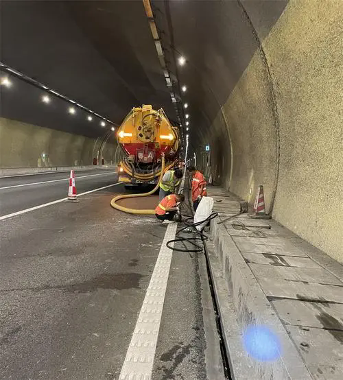 元阳隧道排水渠清淤